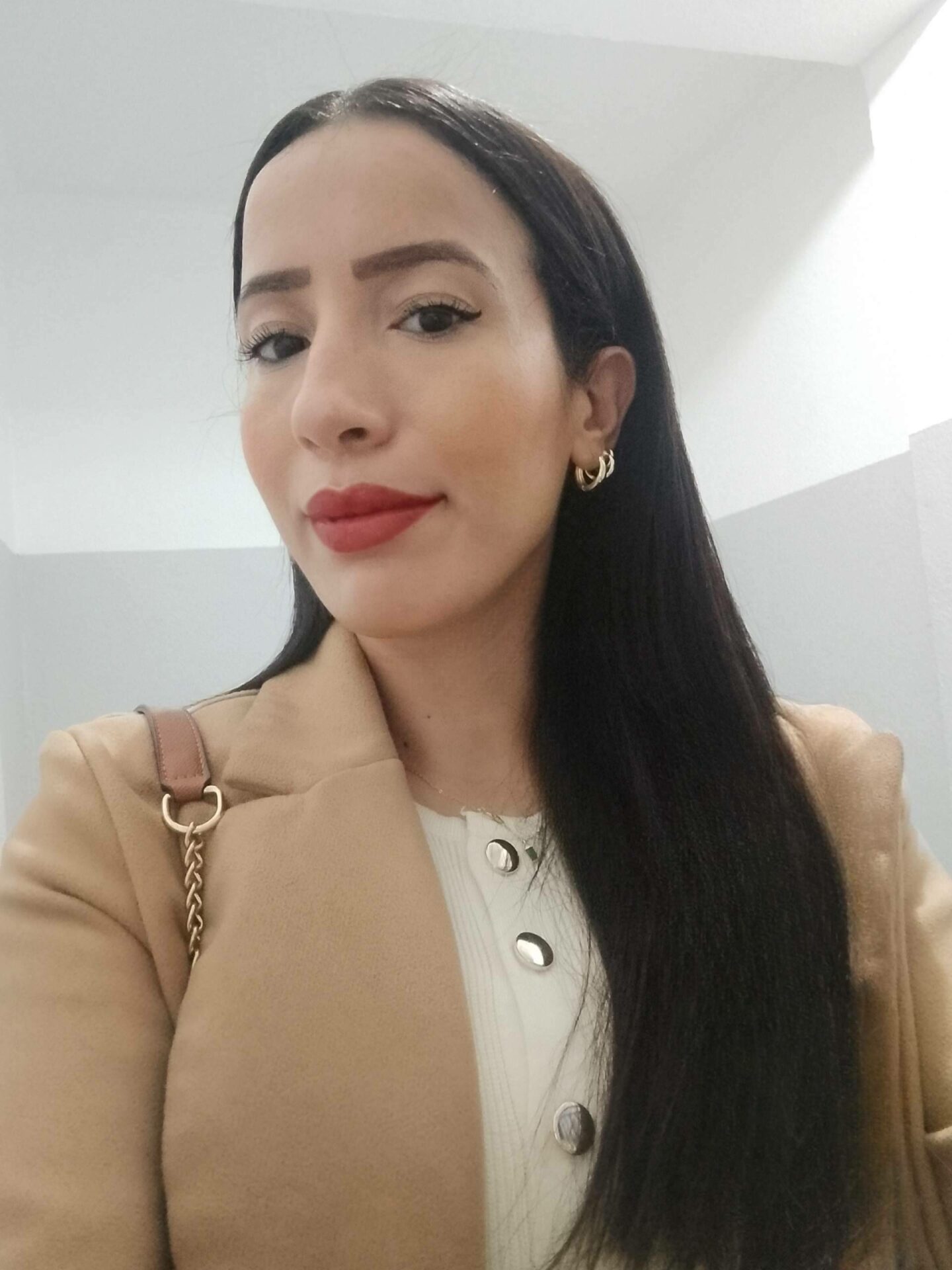 Huisam Mohamed debuta con una divertida y atípica historia de amor en 'Mi jefe y yo'.