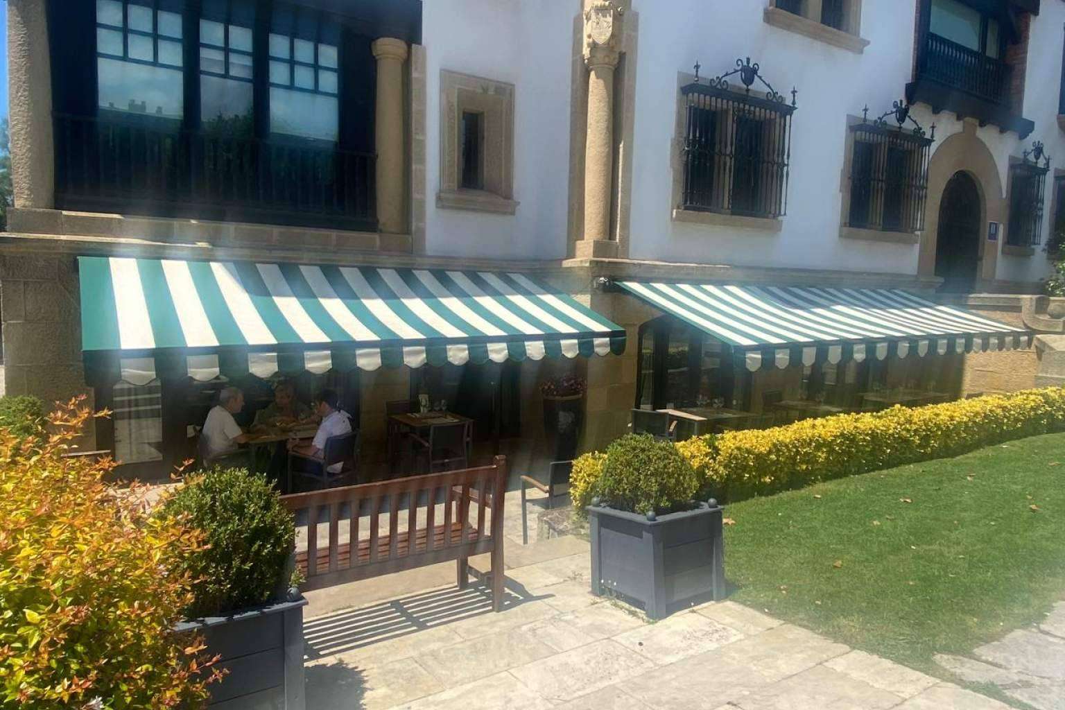 La protección solar en hoteles gana protagonismo con las soluciones integrales de Bilbotoldo