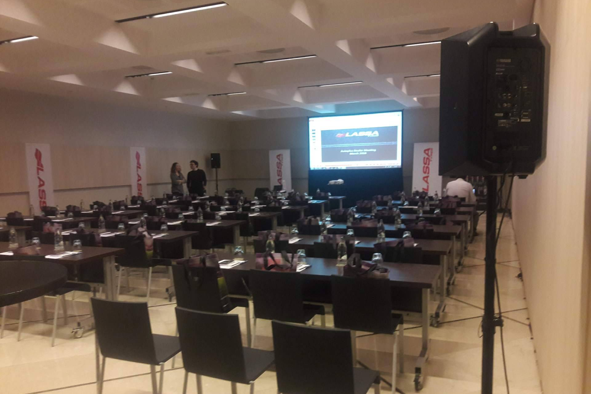Alquiler de altavoces y equipos de sonido de alta gama para eventos corporativos en Barcelona