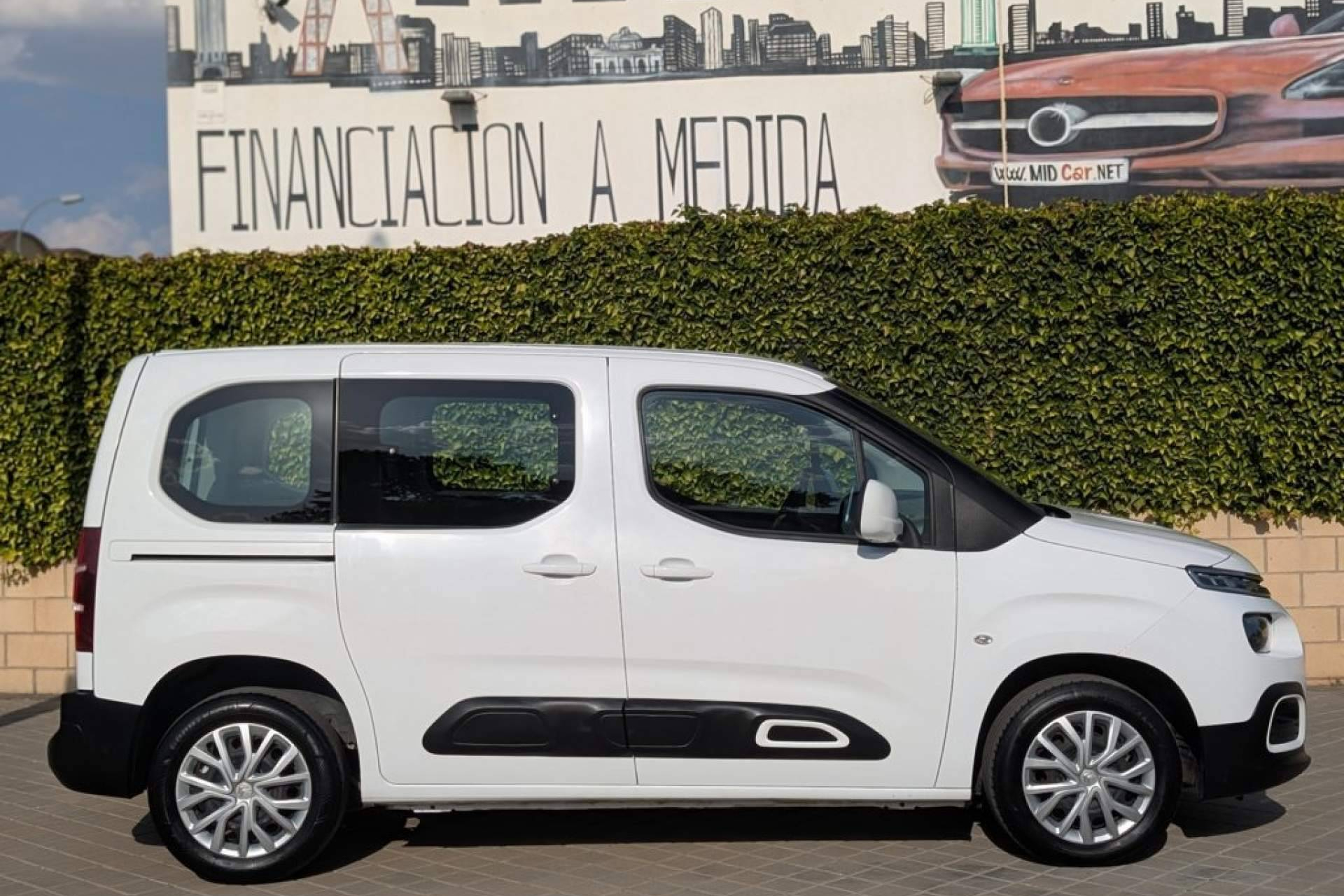 Clientes elogian la atención personalizada y la calidad de los vehículos en MID Car