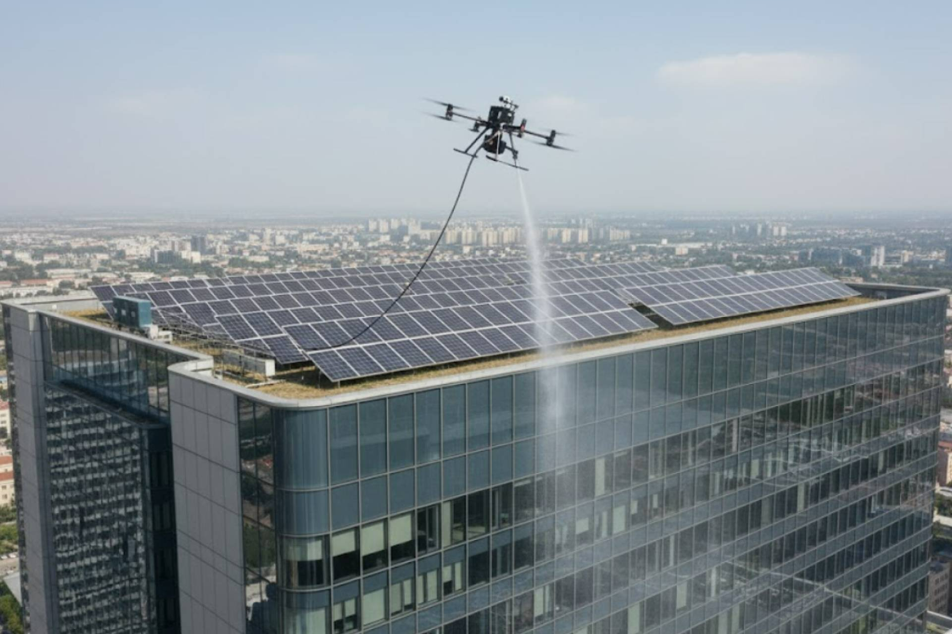 Fachadas limpias desde el cielo; la revolución tecnológica de Galvañ Lacados que redefine el mantenimiento exterior