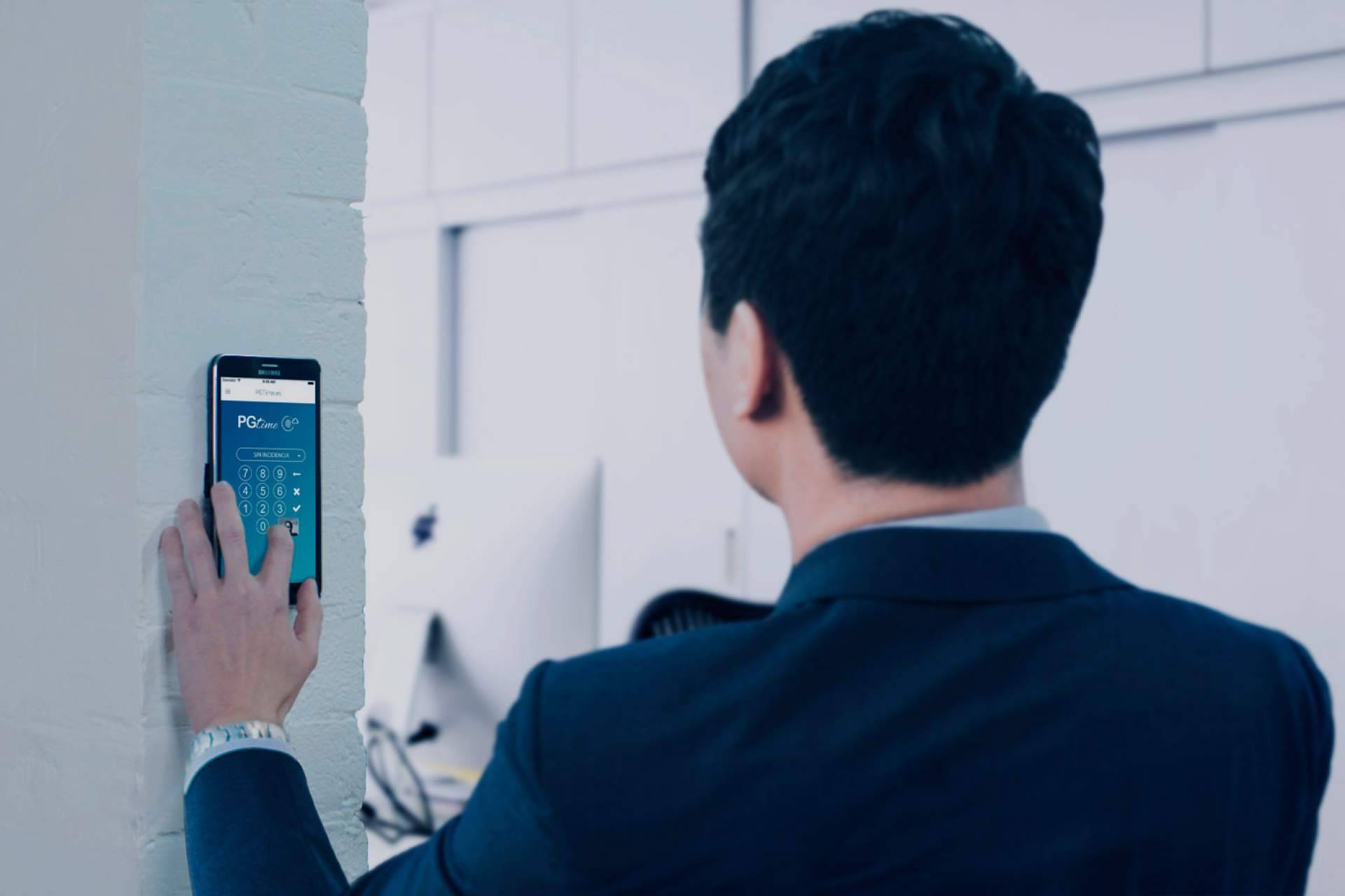 Del fichaje en papel al control horario digital; una revolución en RRHH