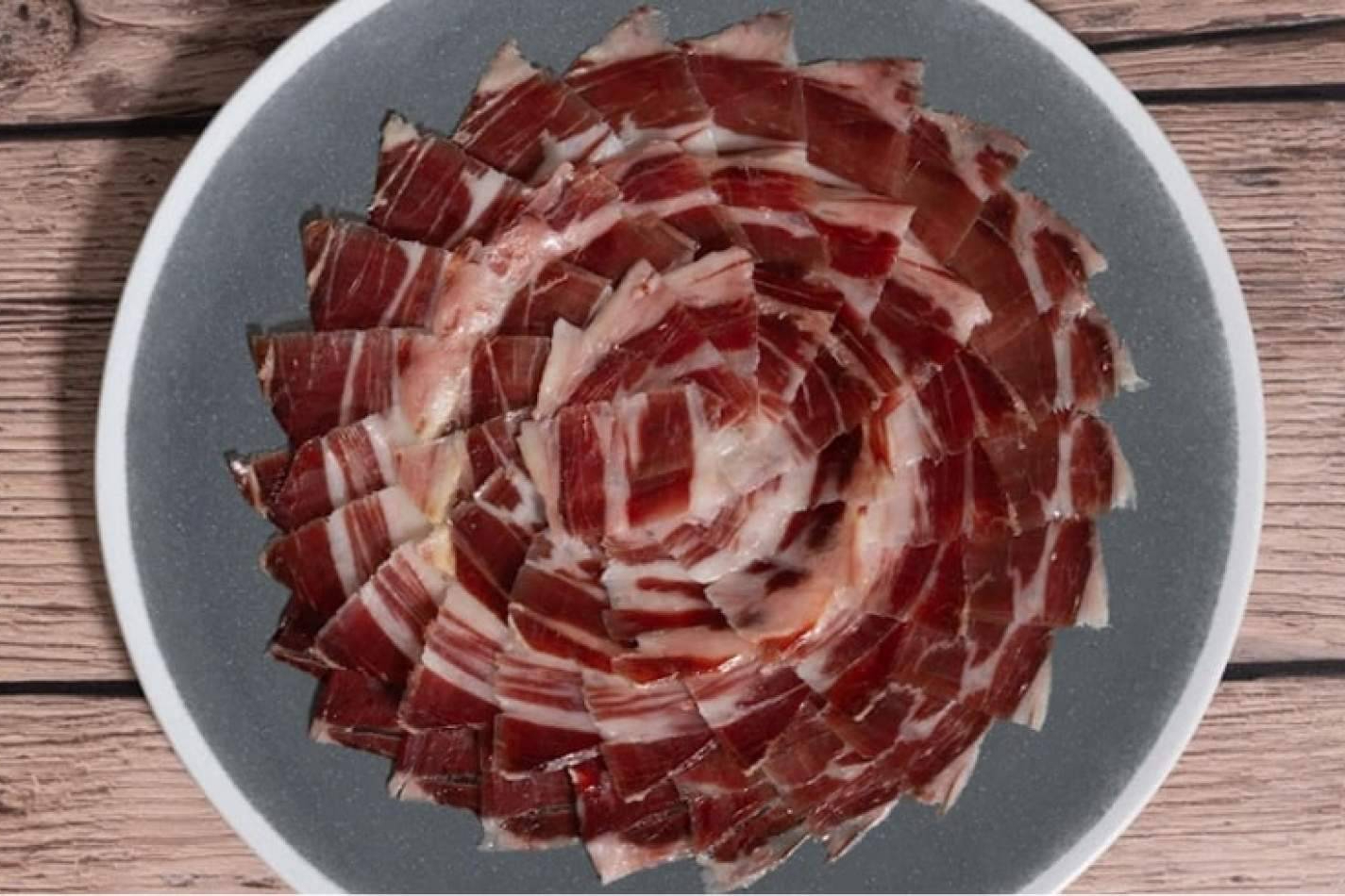 Jamón ibérico para Navidad; una celebración con raíces de dehesa
