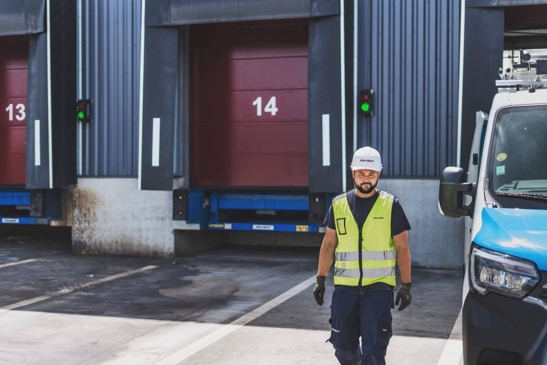 ASSA ABLOY refuerza la seguridad en las zonas de carga con soluciones avanzadas para muelles logísticos