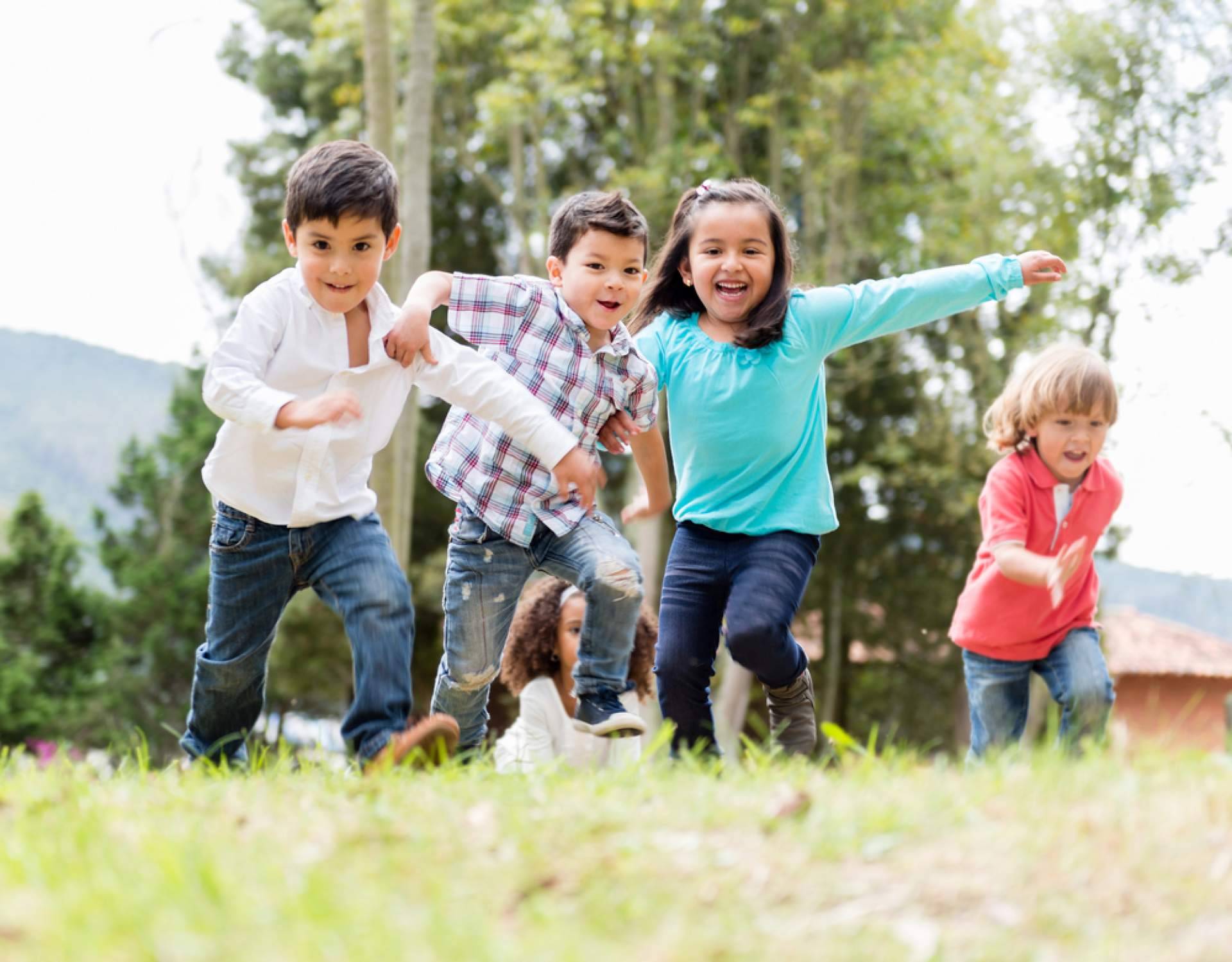 Especialización en pedagogía Montessori 6-12 años; máster con acreditación AMI en Girona y Barcelona
