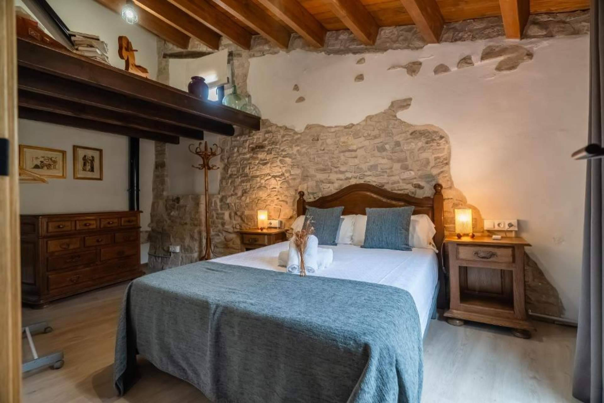 Una casita de pueblo rural en Cataluña donde el tiempo se detiene; así es La Caseta de Freixenet