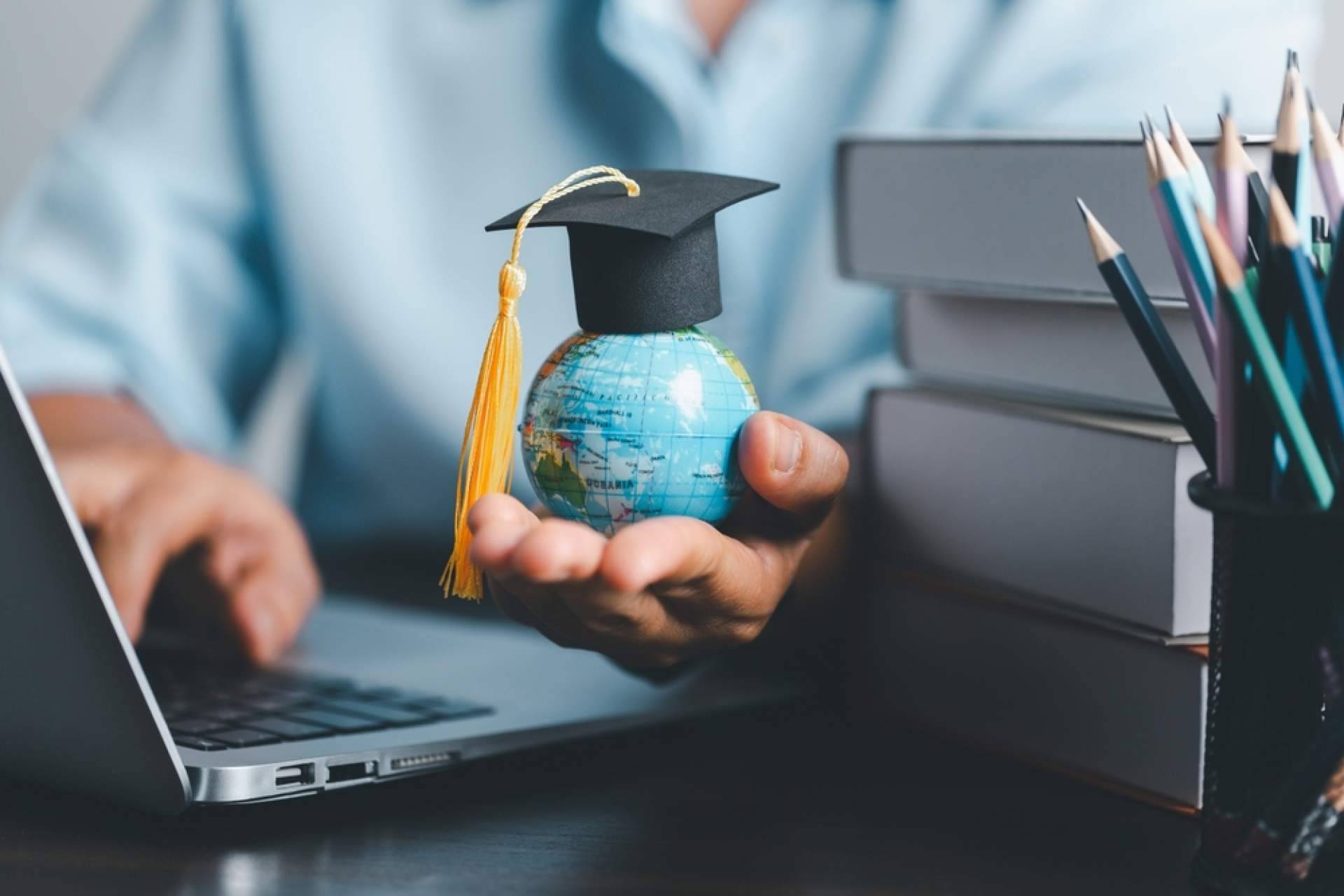 ENEB refuerza la formación en idiomas con su alianza académica junto a Oakford Academy