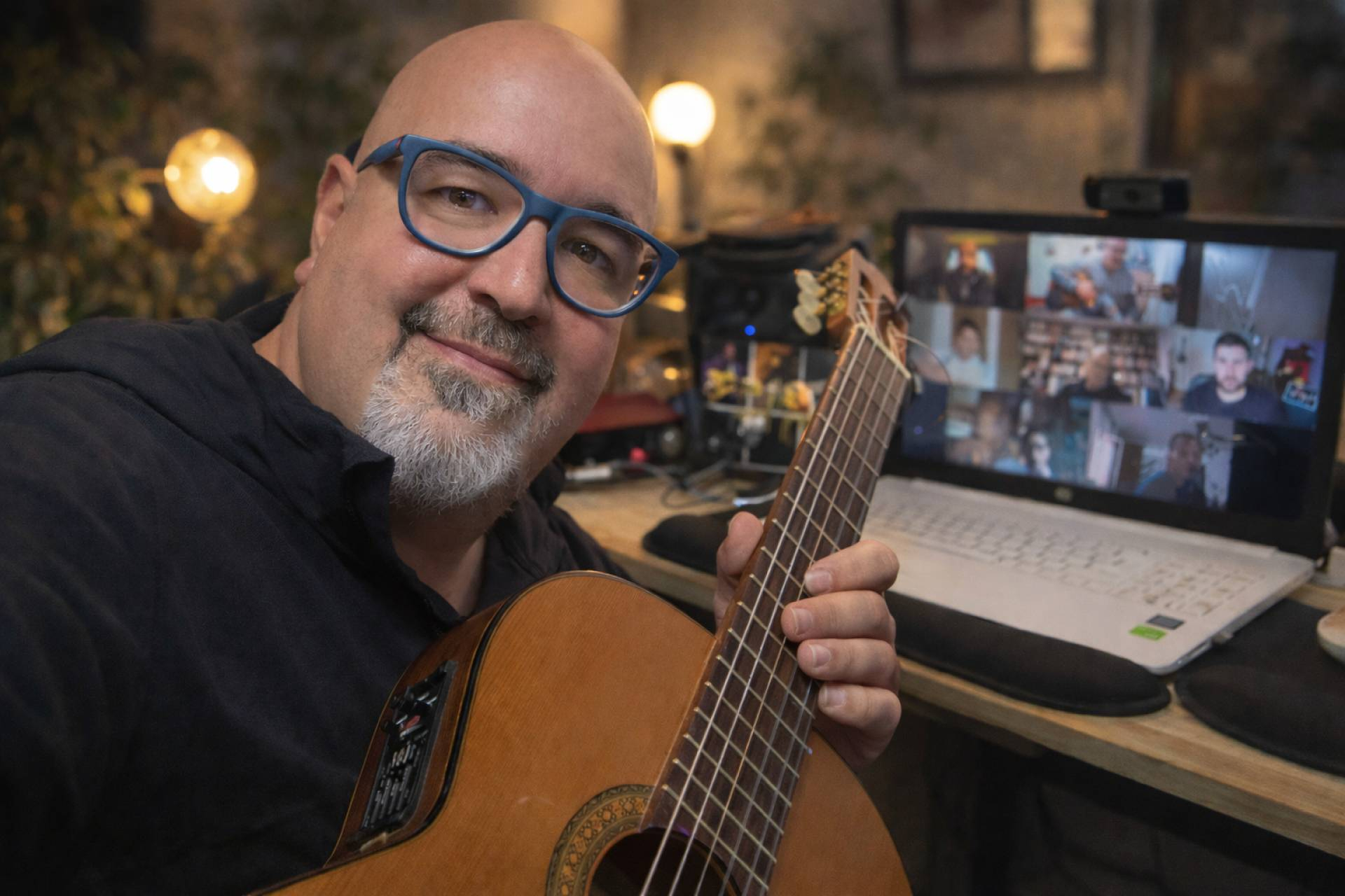 Aprendeguitarra.es cumple cinco años; entrevista a su creador sobre aprendizaje y comunidad