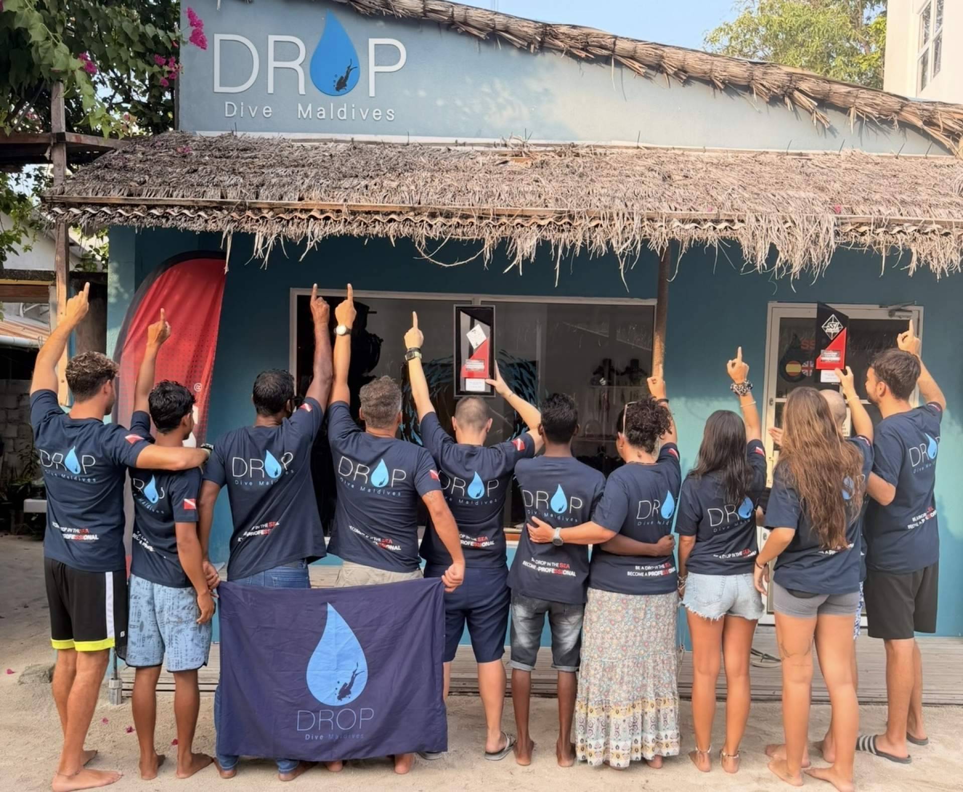Drop dive Maldives supera a todos los resorts y se posiciona como el cetro de buceo número 1 de Maldivas
