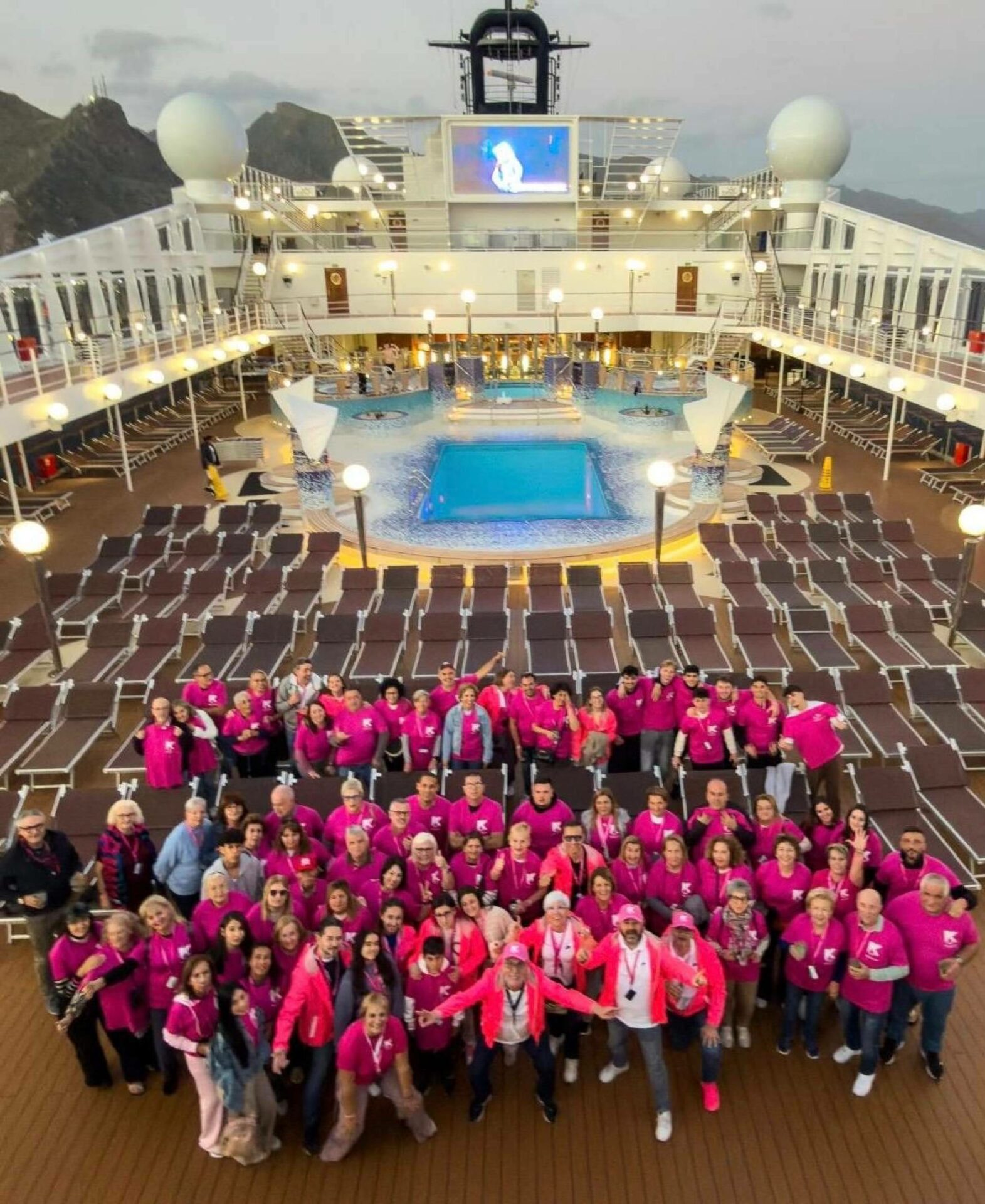 El 60% de los jóvenes españoles que reservan cruceros en 2026 lo hacen en grupo