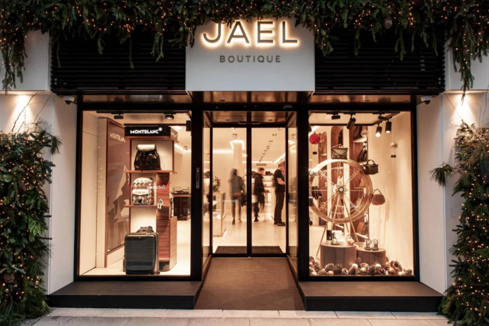Jael Boutique consolida en Compostela una selección de bolsos de marca con firmas internacionales