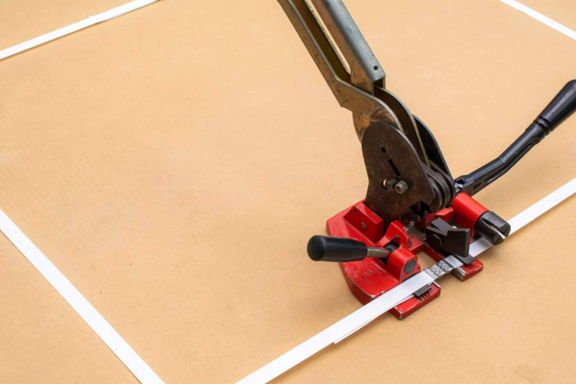 Sistemas de flejado en logística industrial; por qué contar con un proveedor especializado