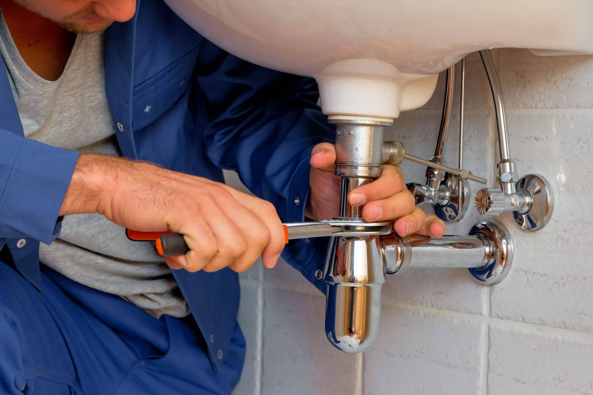 Reparar Tu Casa amplía su servicio de fontaneros 24 horas en Marbella, Estepona y Málaga