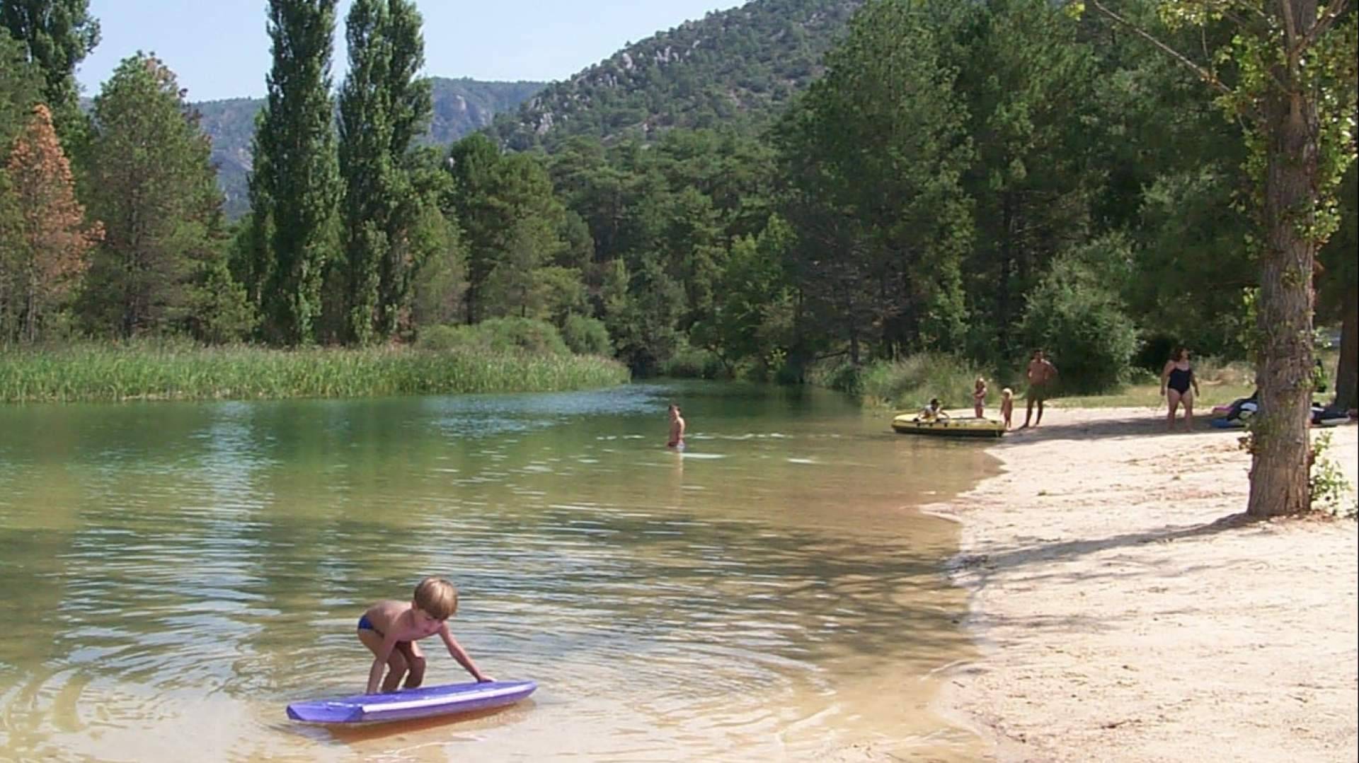 El secreto mejor guardado de la Serranía de Cuenca; una playa de interior rodeada de naturaleza