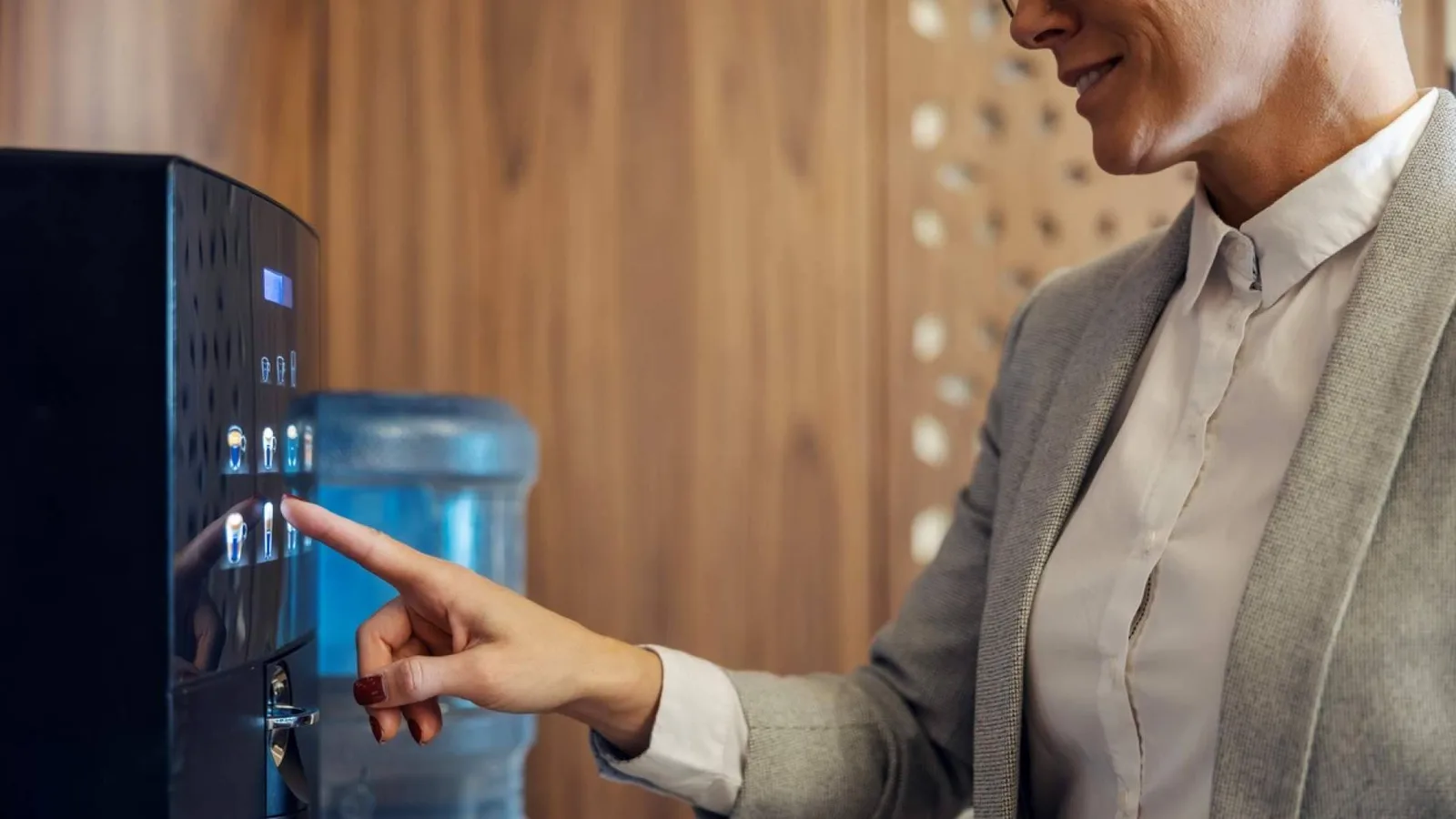Renting o compra de dispensadores de agua; cómo elegir la mejor opción para cada empresa