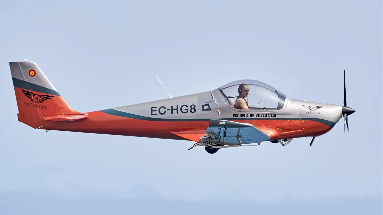 Asturfly impulsa el curso de piloto de ultraligero con una formación práctica y especializada en Asturias
