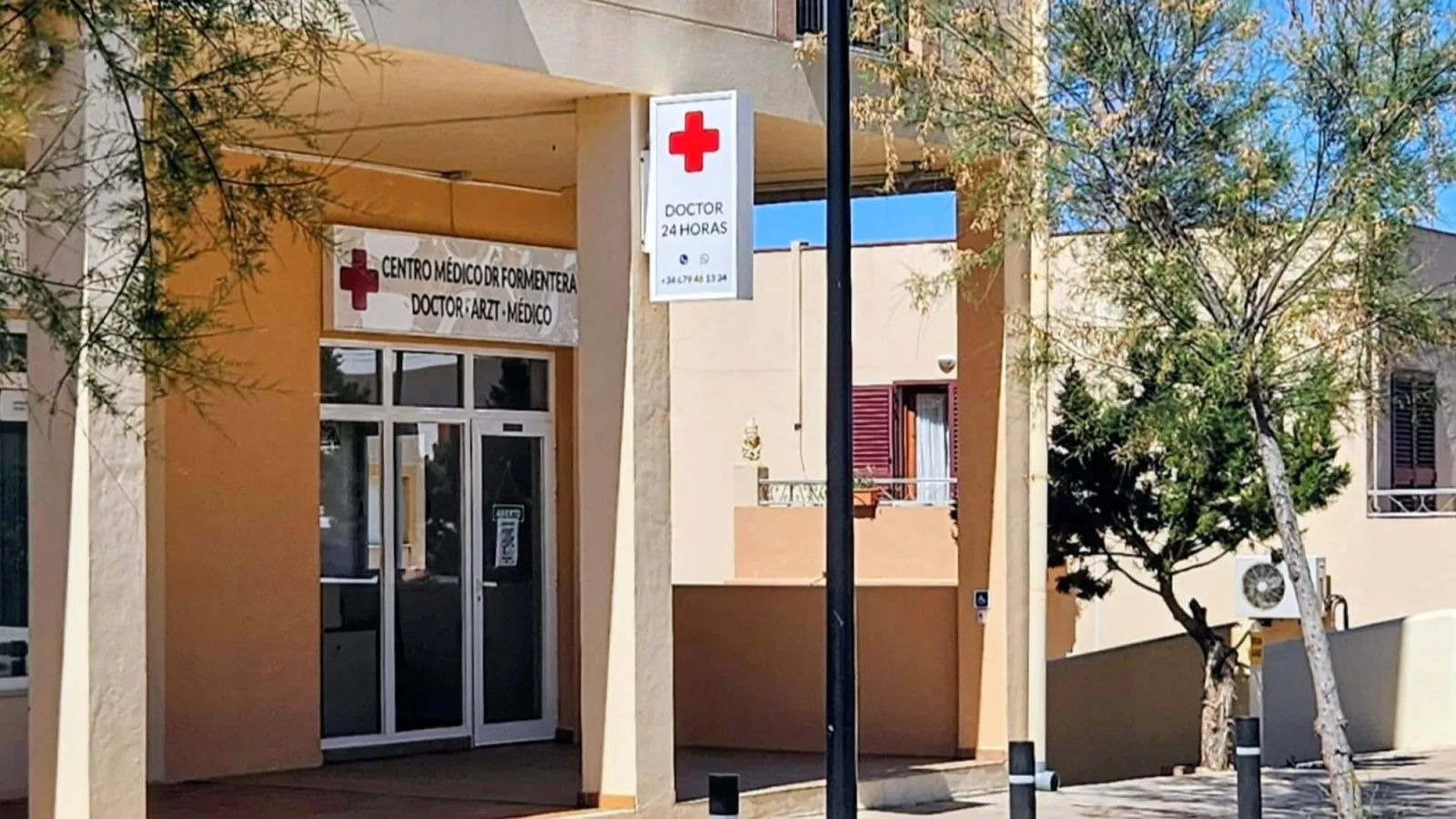 Doctor Formentera presta asistencia médica familiar y urgente con desplazamiento a cualquier punto de la isla