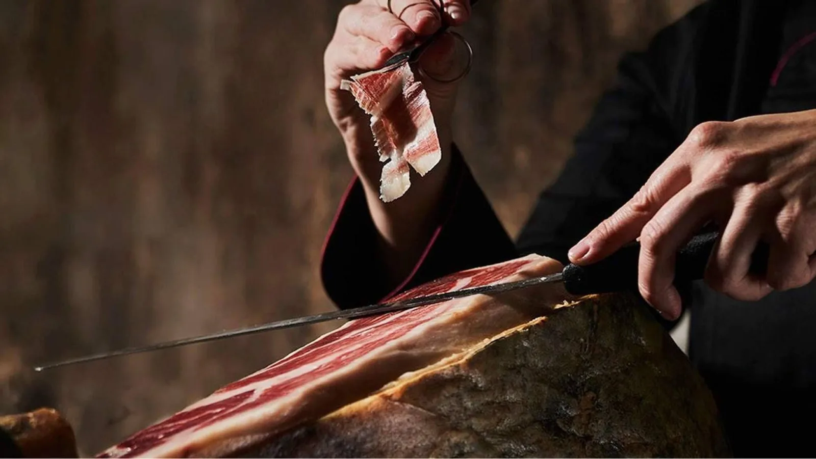 Félix de Múrtiga explica cómo disfrutar del jamón ibérico durante los meses de calor